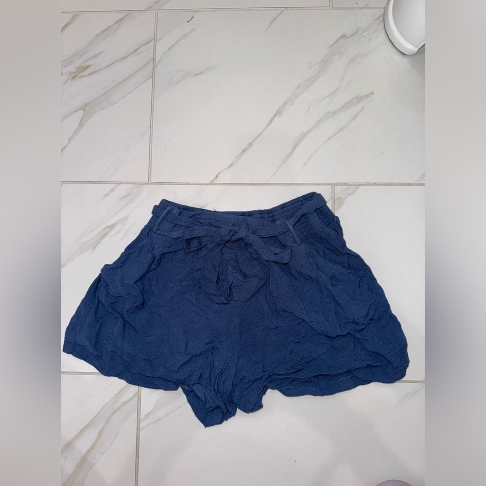 Blue wavy shorts